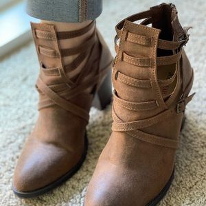 JustFab / Faux Suede Cross-strap Ankle Boots 10